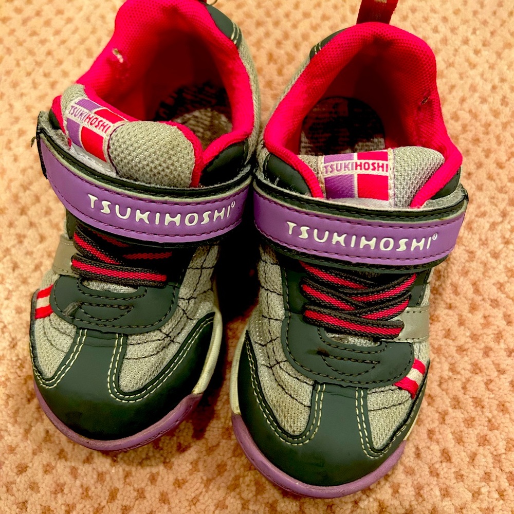 Size 8 1/2 toddler sneakers with box!